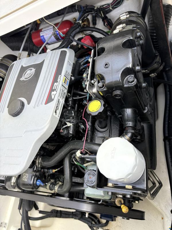 Sea Ray 210 Overnighter