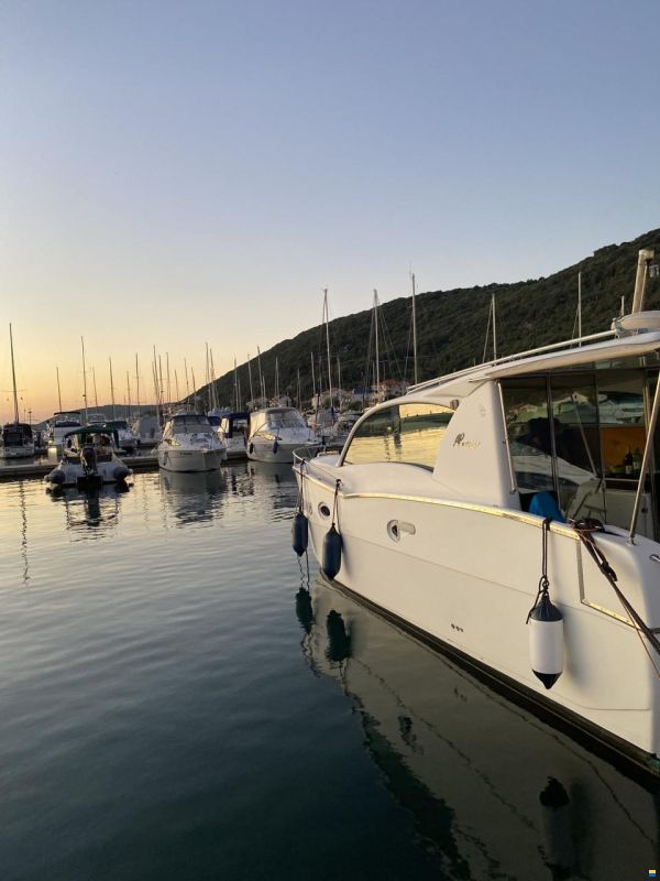 Custom 8.8 m Liveaboard Cruiser