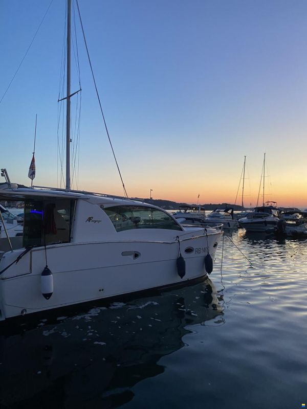 Custom 8.8 m Liveaboard Cruiser