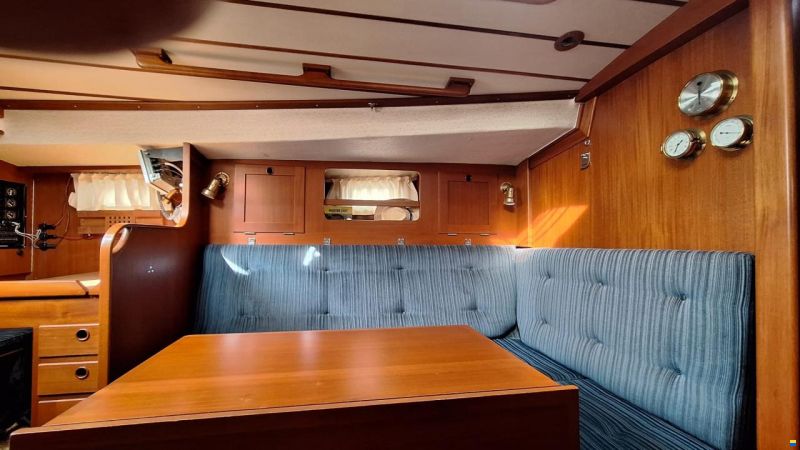 Hallberg-Rassy 352
