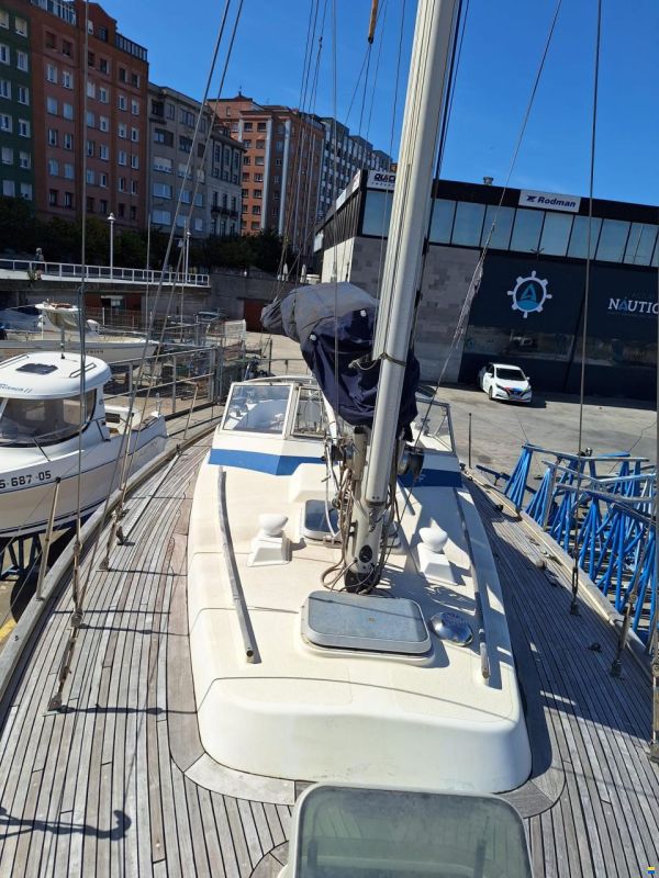 Hallberg-Rassy 352