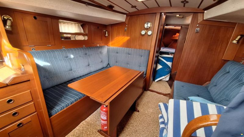 Hallberg-Rassy 352