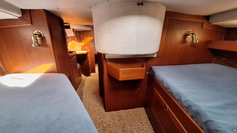 Hallberg-Rassy 352
