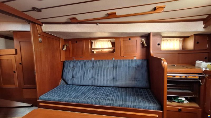 Hallberg-Rassy 352