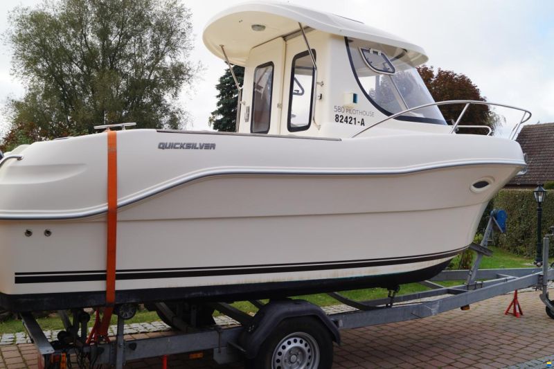 Quicksilver 580 Pilothouse