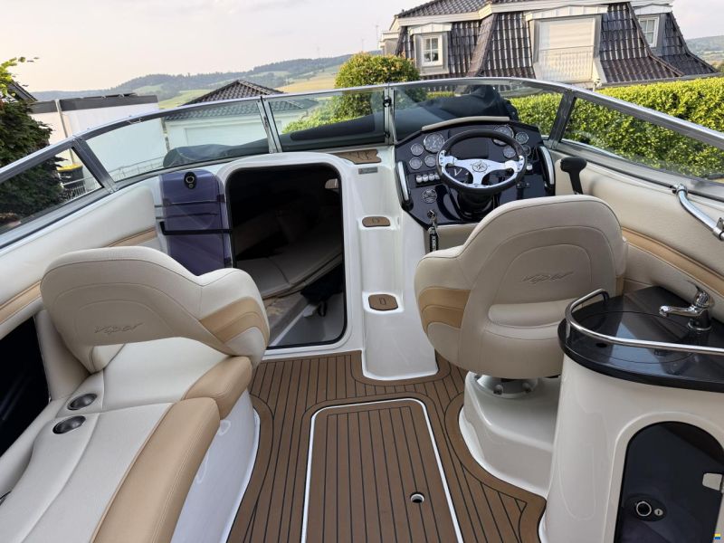 Europe Marine Viper 243