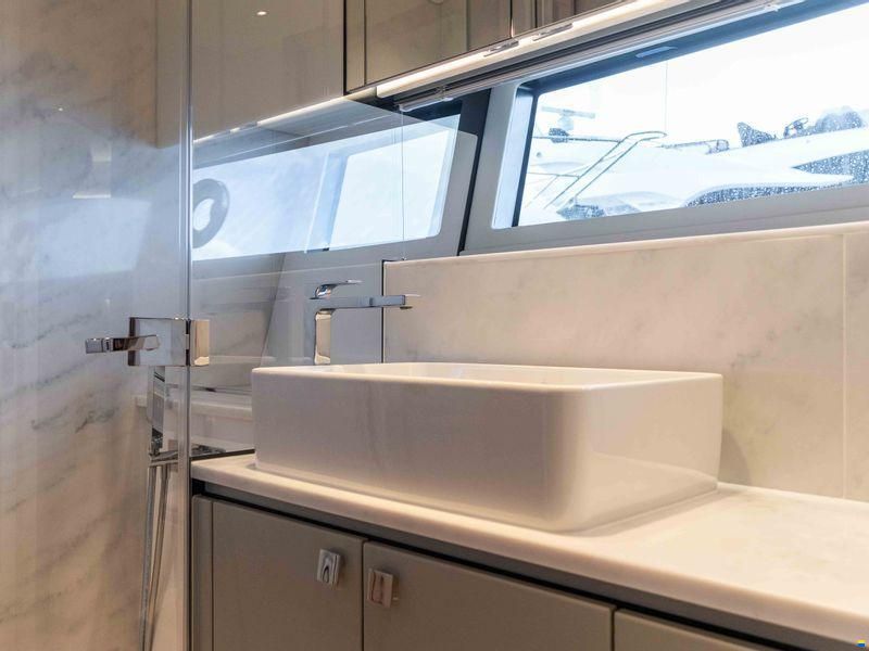 Sunseeker Predator 55