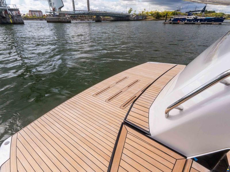 Sunseeker Predator 55