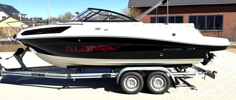 Bayliner VR5 Cuddy Cabin