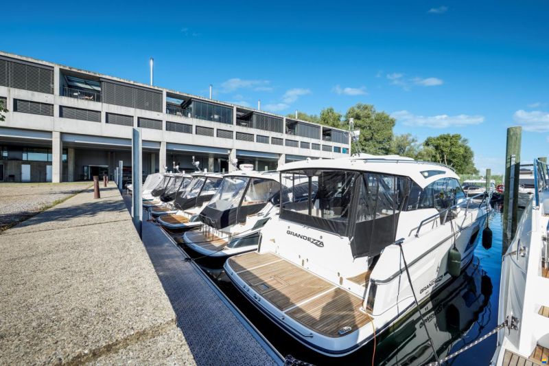 Liegeplatz gesichert beim Neuboot Kauf