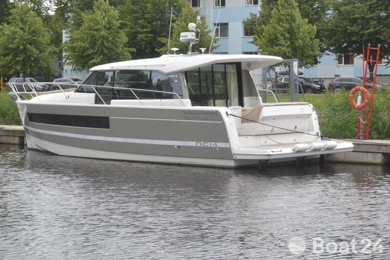 Jeanneau NC14 with new engines