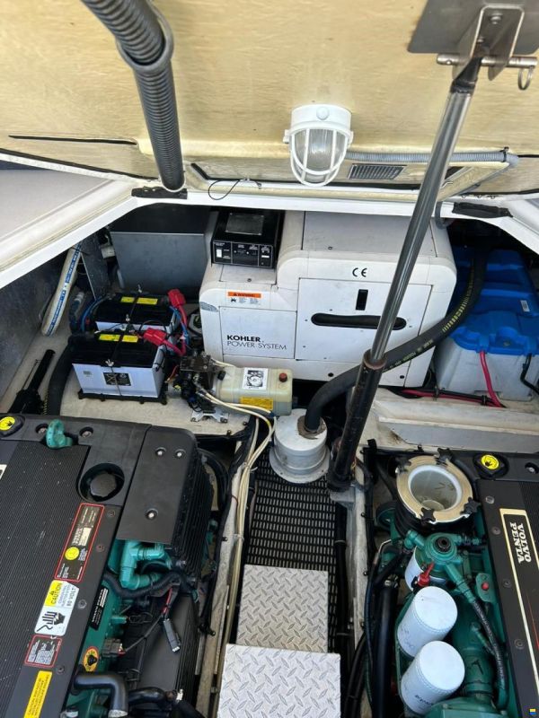 Regal Marine 3760 Commodore