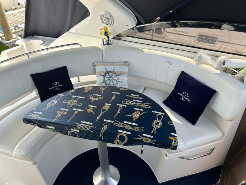 Regal Marine 3760 Commodore