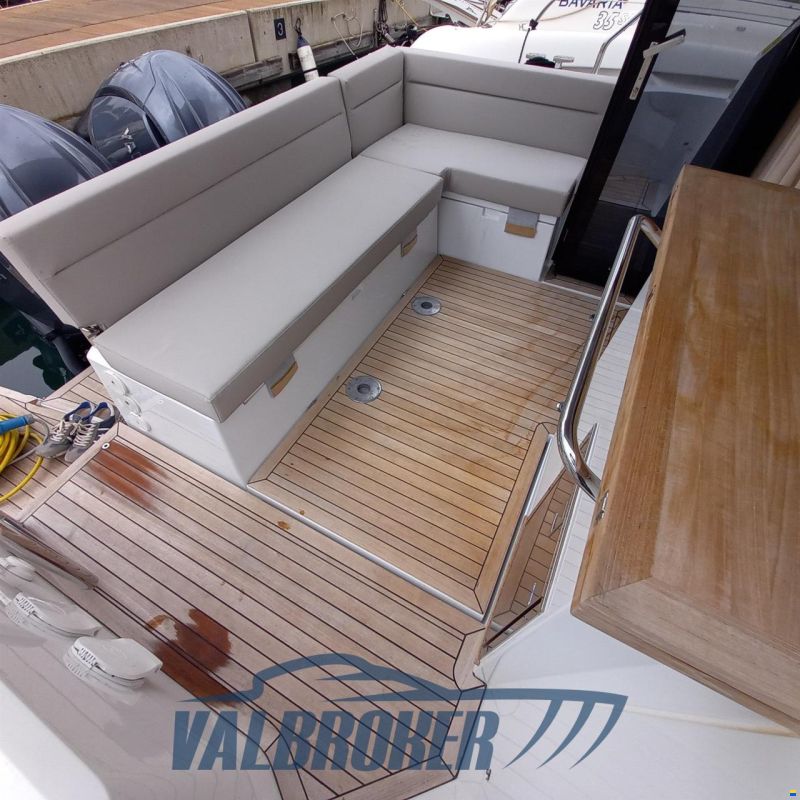 Sealine C335V