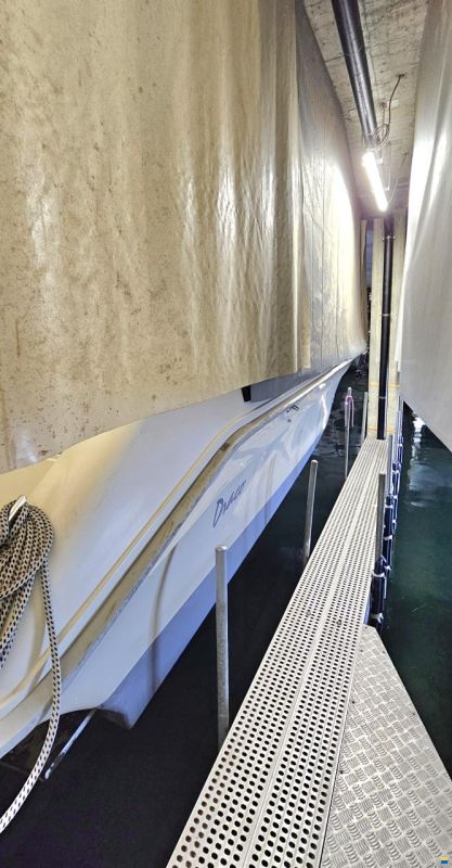 Bootsplatz mit Aufzug / Hallenplatz