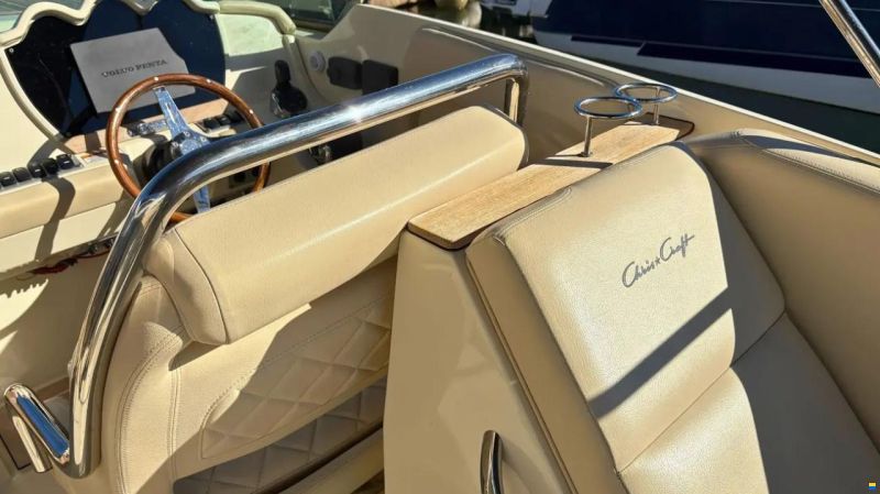 Chris Craft 32 Corsair