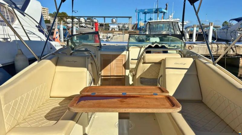 Chris Craft 32 Corsair