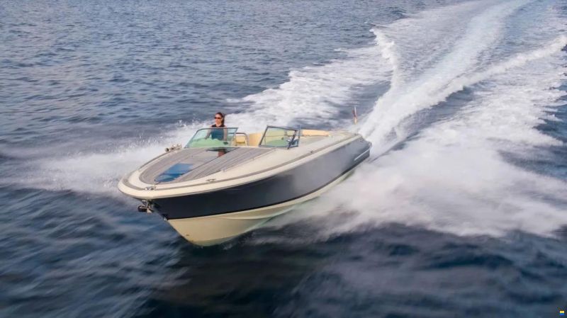 Chris Craft 32 Corsair