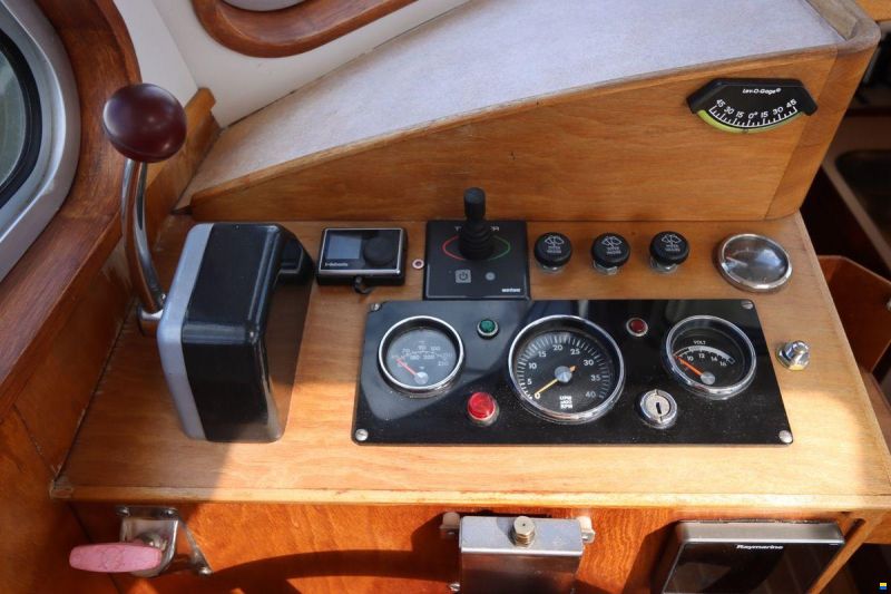 Koopmans 33 Deck Salon