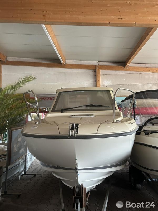 Quicksilver Activ 675 (705) Weekend