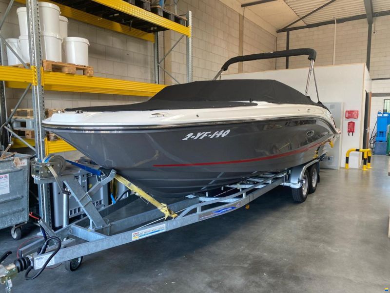 Sea Ray SPX 230