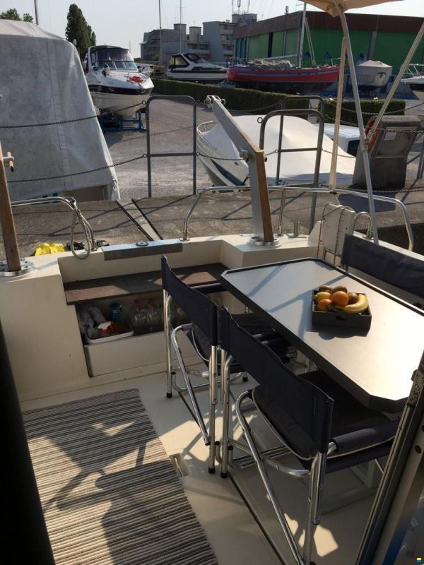 Azimut AZ 32