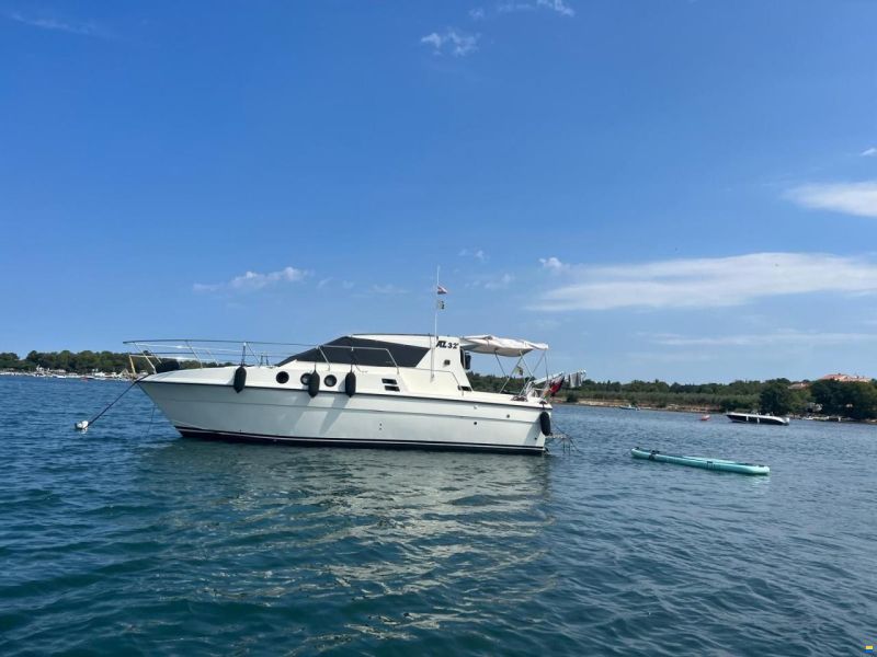 Azimut AZ 32