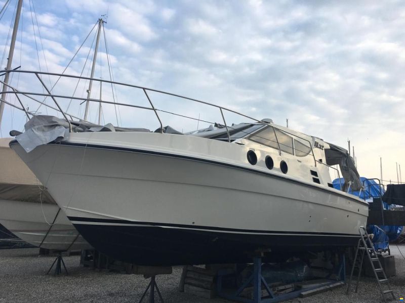 Azimut AZ 32