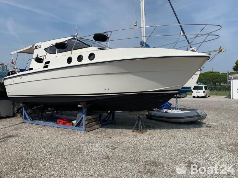 Azimut AZ 32