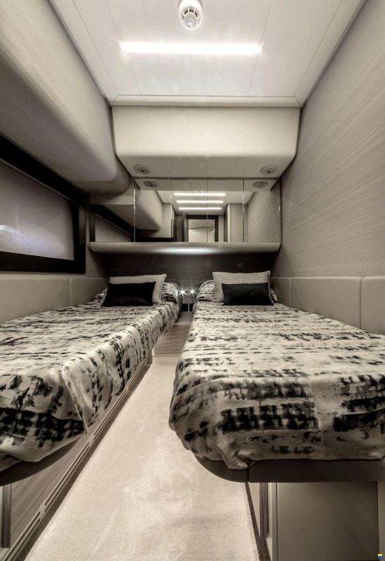 Pershing 62