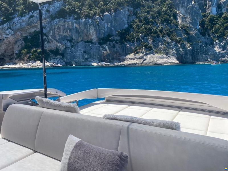 Pershing 62