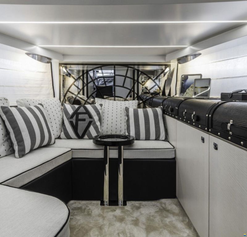 Invictus 370 GT