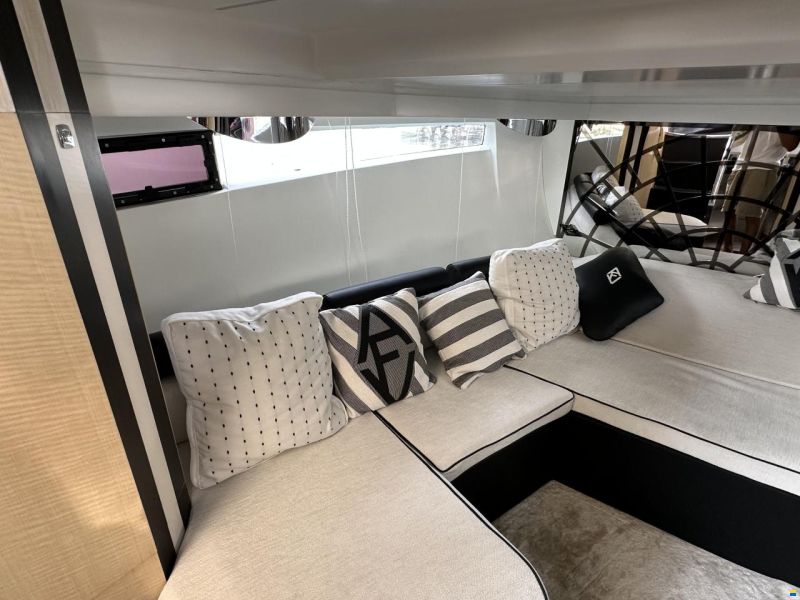 Invictus 370 GT