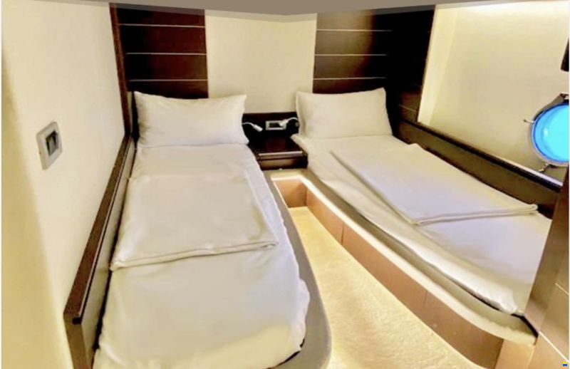 Azimut 68S