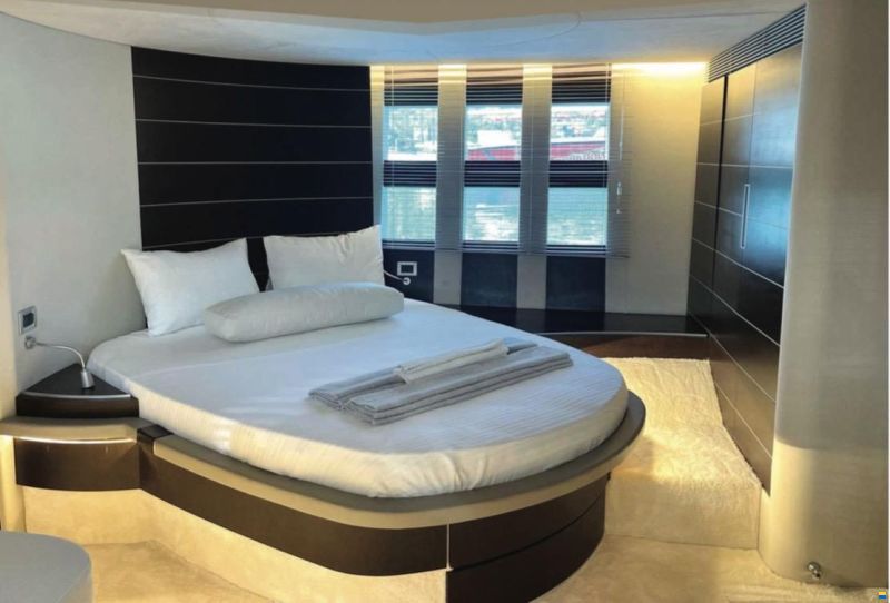 Azimut 68S