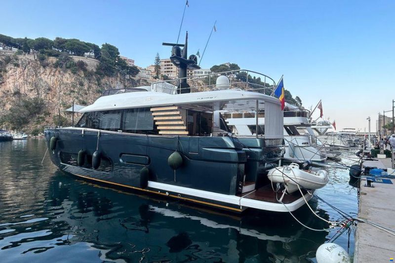 Azimut Magellano 66