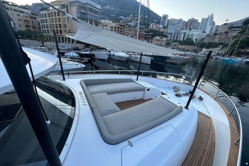 Azimut Magellano 66
