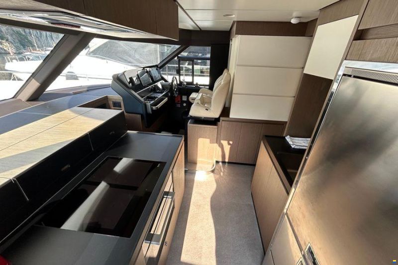 Azimut Magellano 66