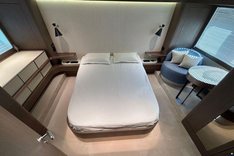 Azimut Magellano 66
