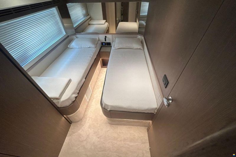 Azimut Magellano 66