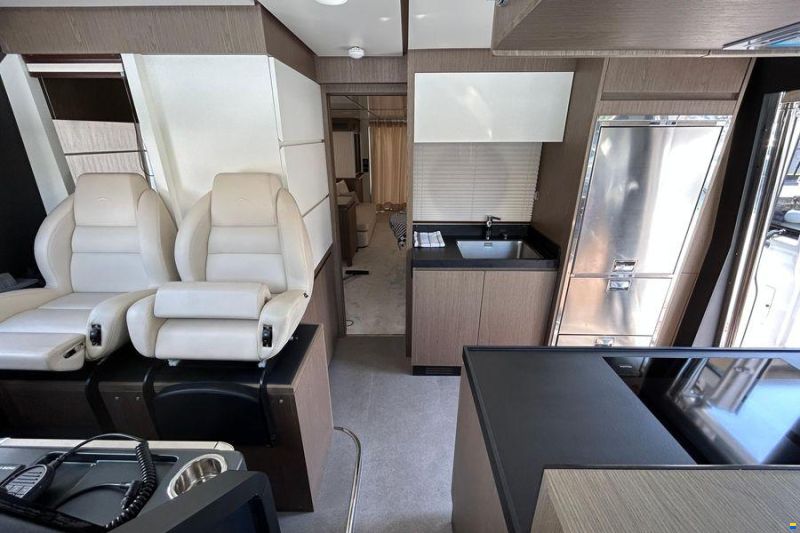 Azimut Magellano 66