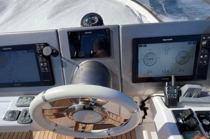 Azimut Magellano 66