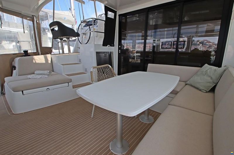 Lagoon 42