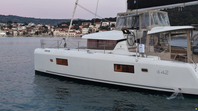 Lagoon 42