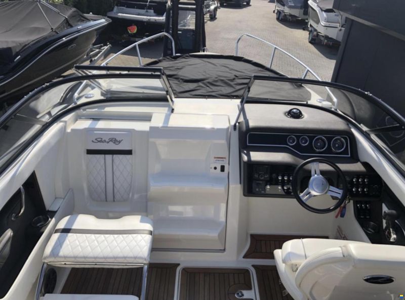 Sea Ray SSE250