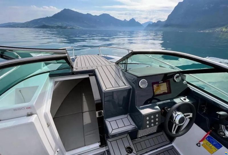 Flipper 650 Day Cruiser