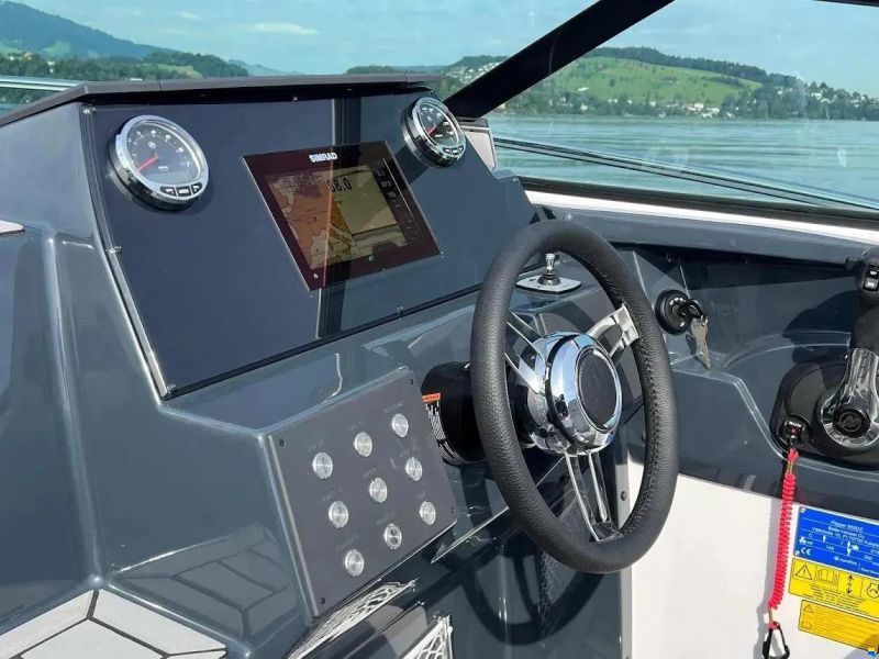 Flipper 650 Day Cruiser