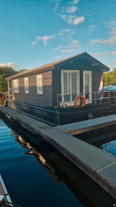 HOMESHIP VaarChalet In Amsterdam 1250D L
