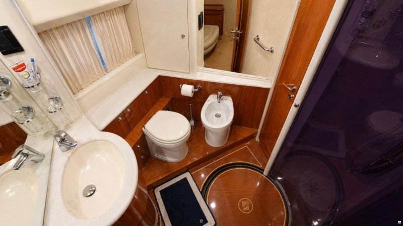 Ferretti 68