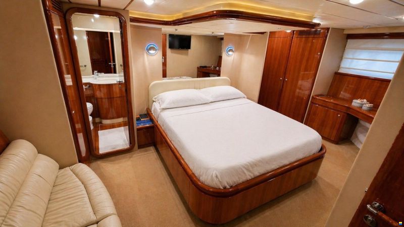 Ferretti 68